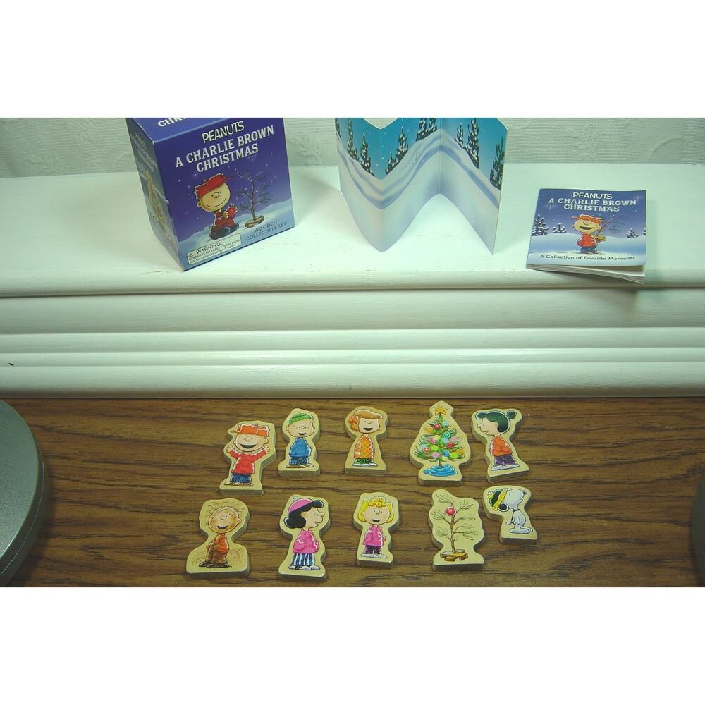 PEANUTS CHARLIE BROWN CHRISTMAS--WOODEN COLLECTIBLE SET-2018